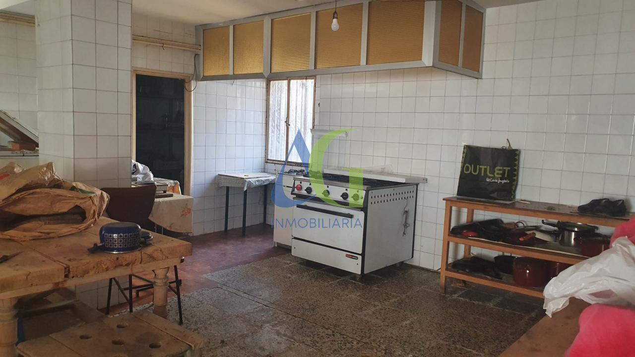 SE VENDE CASA CON FINCA DE 1.300M EN CARRETERA DE SANTANDER EN VILLAOBISPO