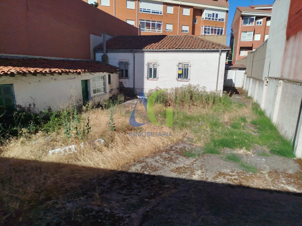 SE VENDE CASA PARA REFORMAR DE 4  HABITACIONES EN SAN ANDRES DEL RABANEDO.