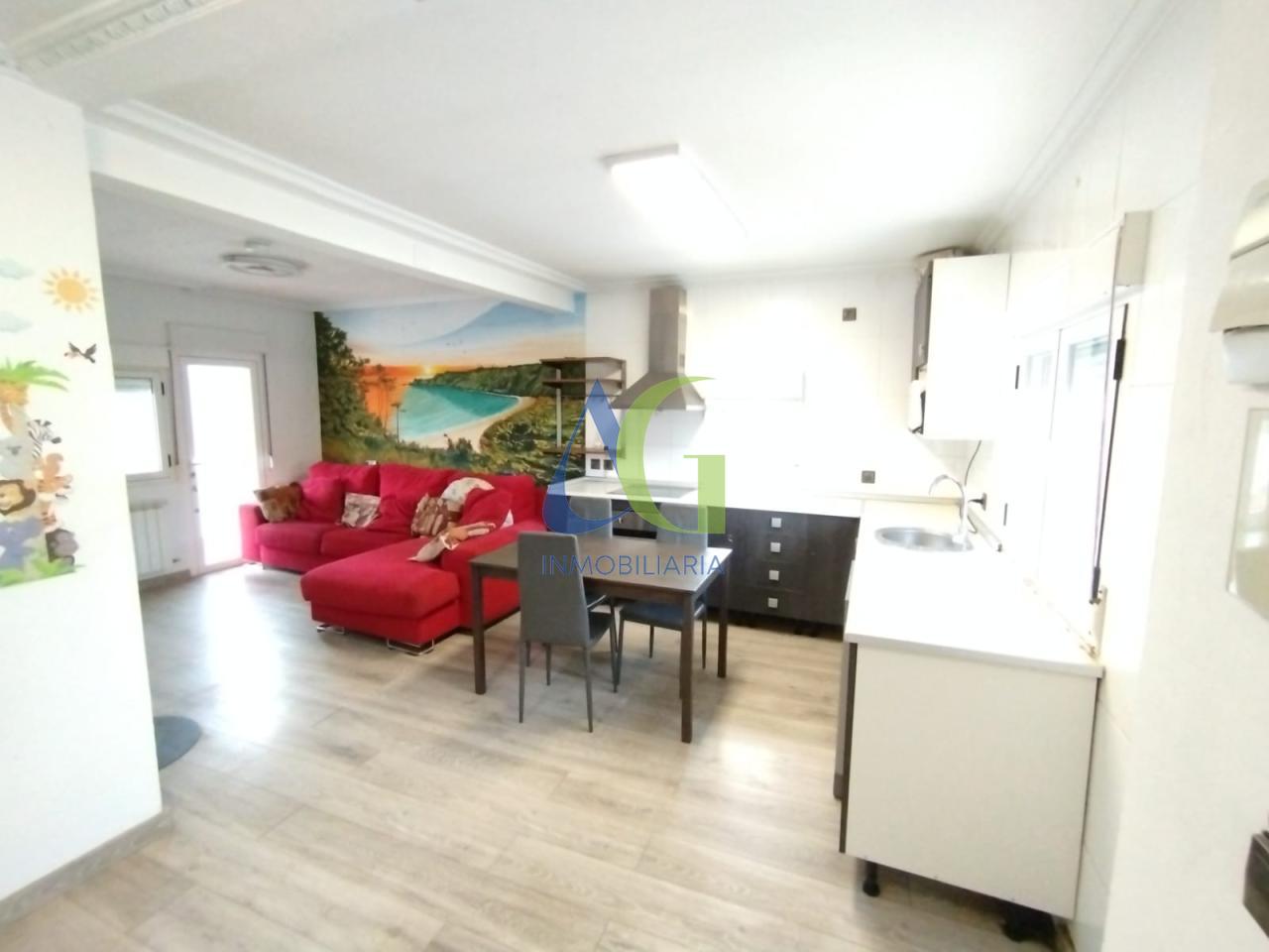 SE VENDE CASA DE 2 HABITACIONES EN CARBAJAL.