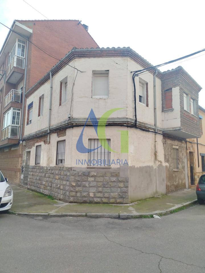 SE VENDE CASA PARA REFORMAR  DE 5 HABITACIONES EN TROBAJO DEL CAMINO.