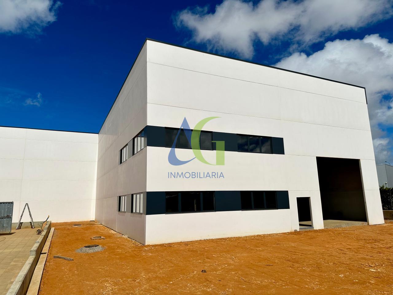 SE ALQUILA NAVE RECIEN CONSTRUIDA 4.497 M  VILLADANGOS DEL PARAMO EN LEÓN