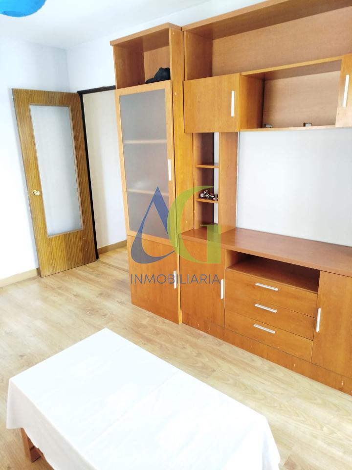 SE VENDE PISO DE 3 HABITACIONES EN TROBAJO DEL CAMINO.