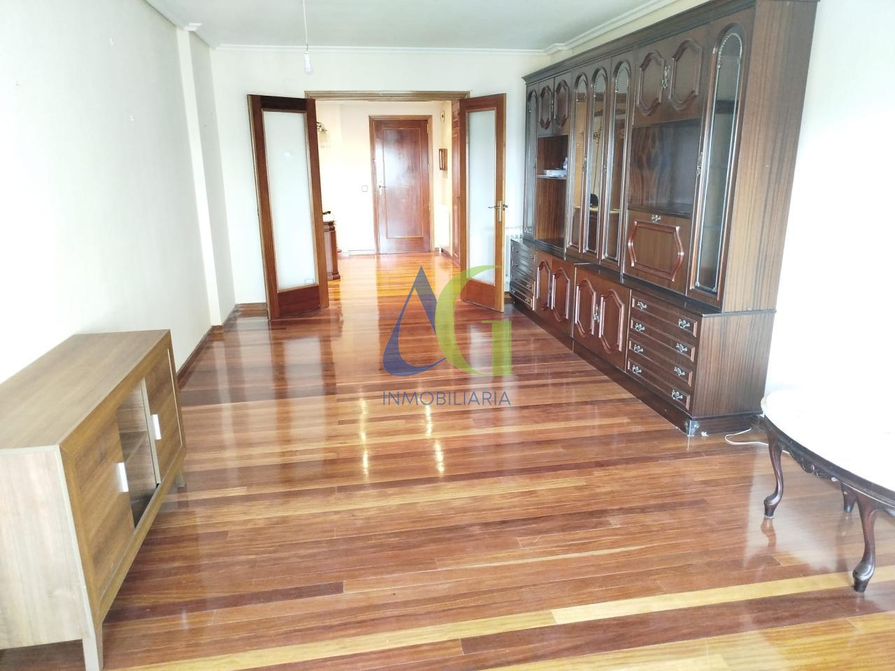 SE VENDE PISO DE4 HABITACIONES EN LEON. ZONA MOISES DE LEON.
