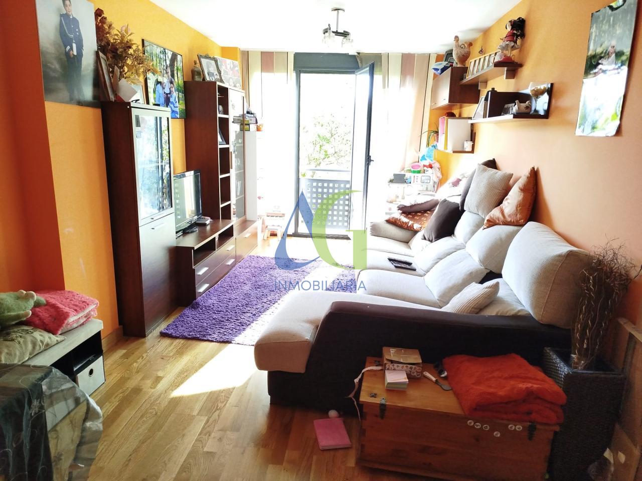 SE VENDE PISO DE 2 HABITACIONES EN LEON. ZONA OLIMPICO.