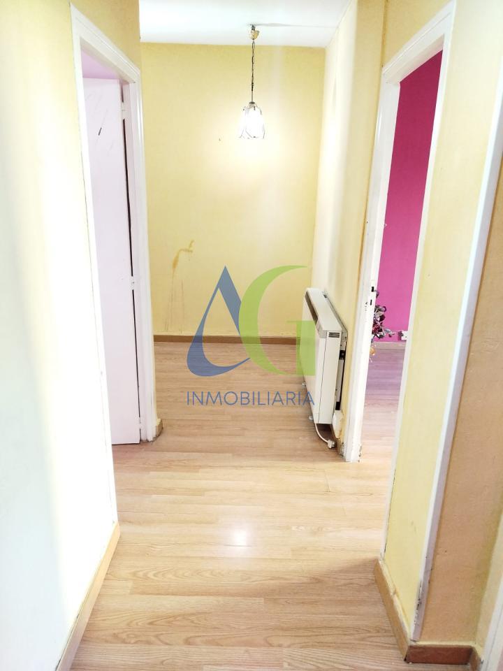 SE VENDE PISO PARA REFORAMR DE 3 HABITACIONES EN LEON. ZONA SANTA ANA.
