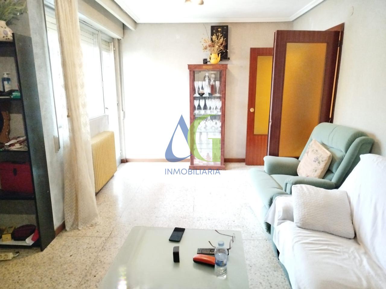 SE VENDE PISO DE 3 HABITACIONES EN CALLE SANTO TIRSO EN LEON. ZONA SANTA ANA- EJIDO