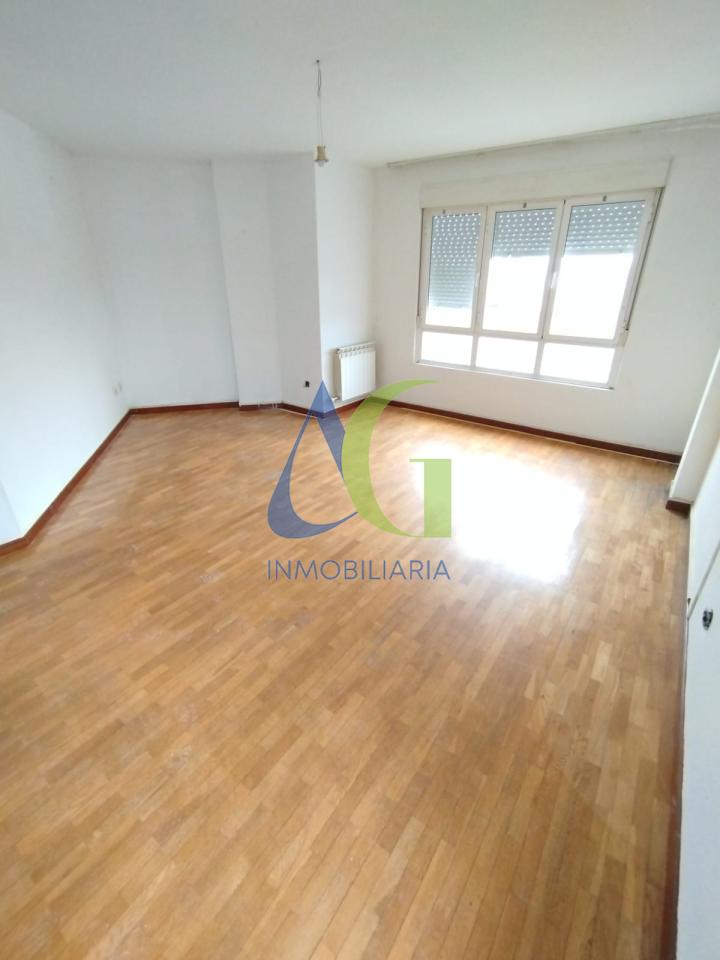 SE VENDE PISO DE 2 HABITACIONES EN VILLAQUILAMBRE. ZONA AYUNTAMIENTO