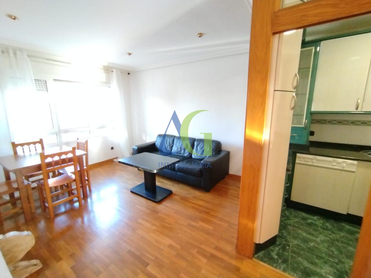 SE VENDE PISO DE 2 HABITACIONES EN NAVATEJERA EN CALLE BLAS DE OTERO