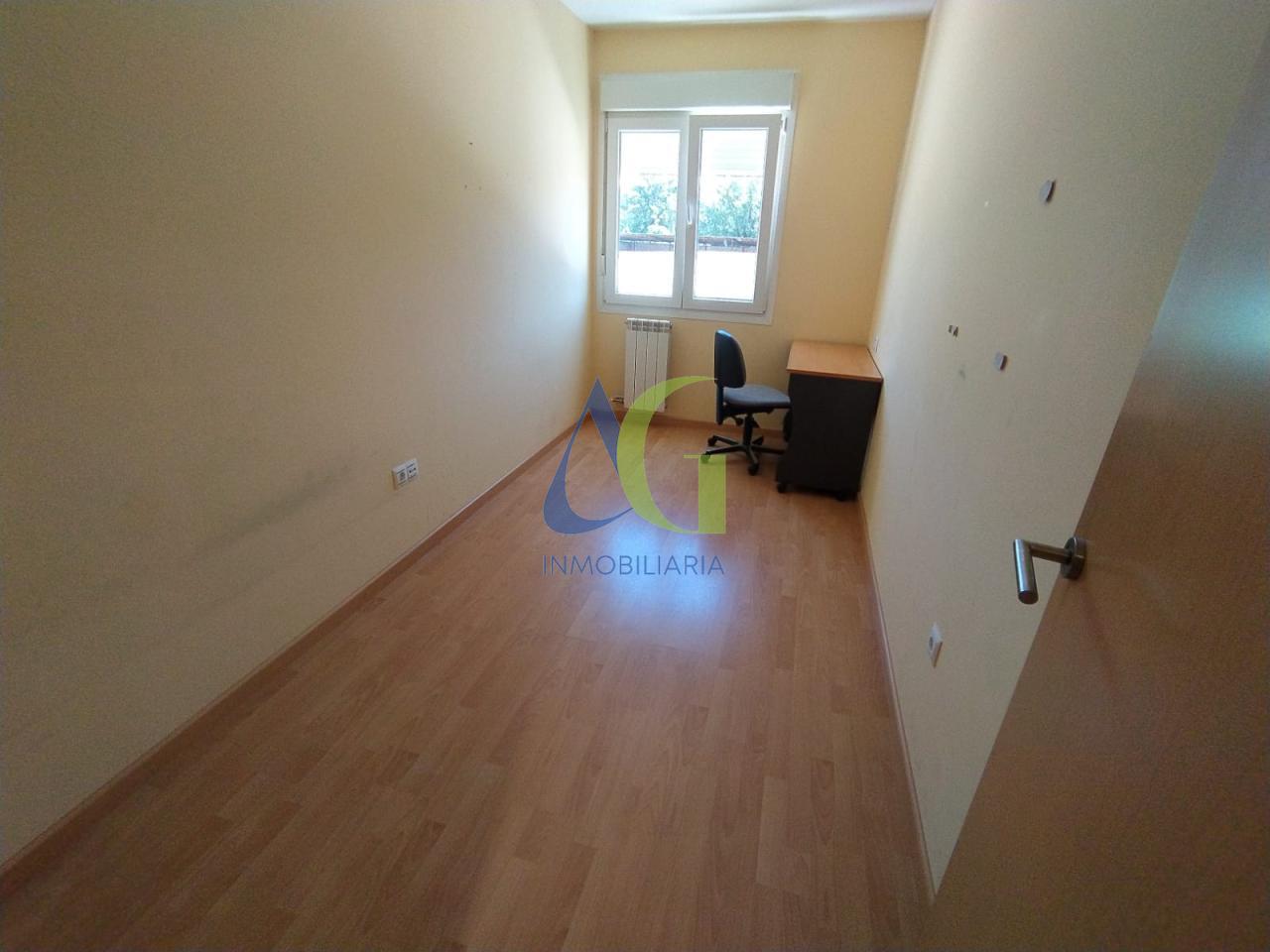 SE ALQUILA PISO DE 3 HABITACIONES EN C/ ABAJO EN VILLARRODRIGO