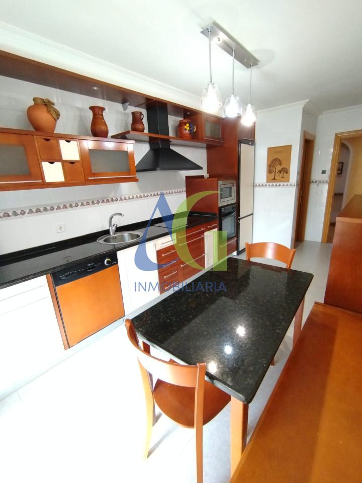 SE VENDE PISO DE 3 HABITACIONES EN TROBAJO DEL CAMINO. ZONA LIDL.