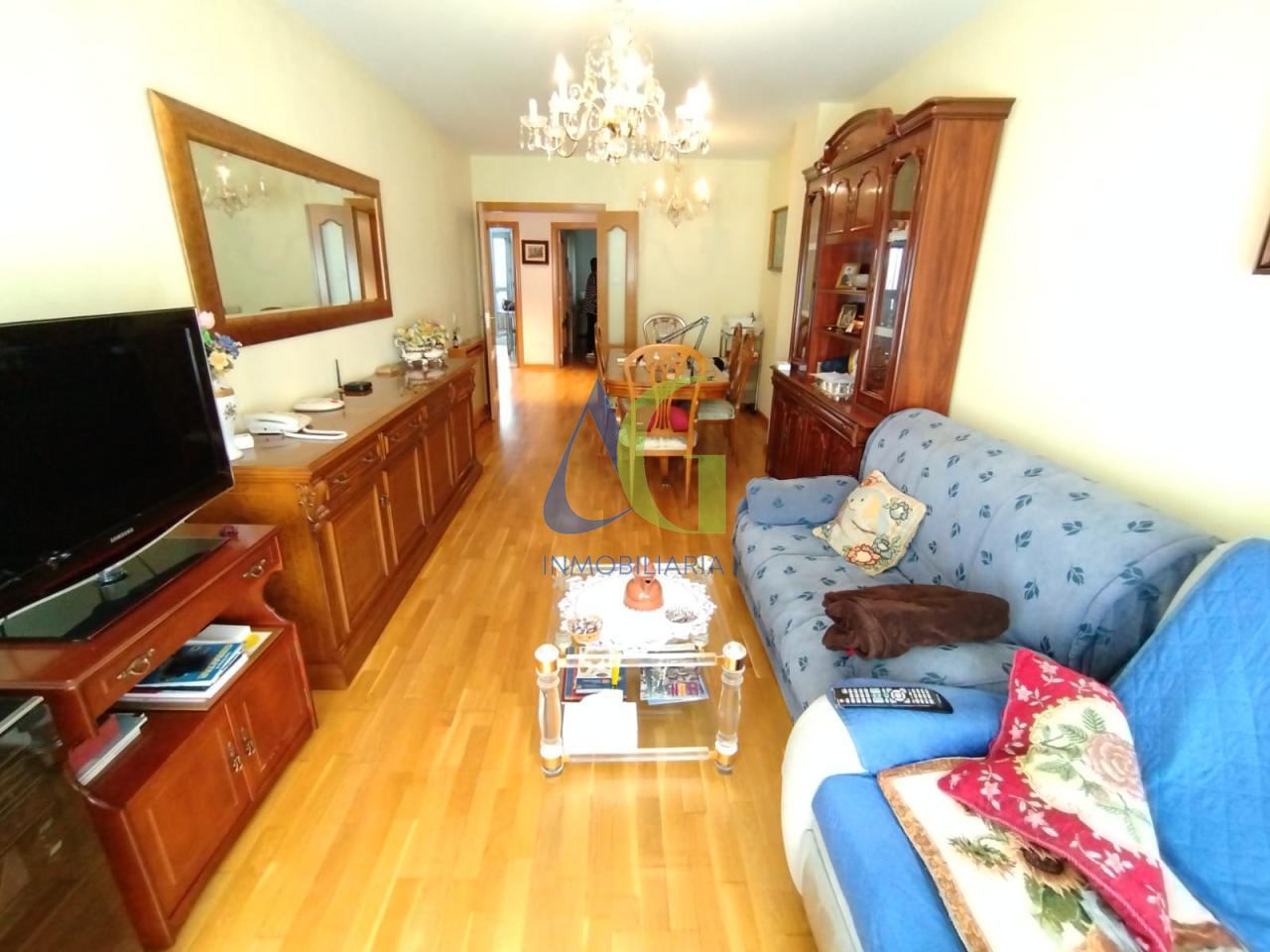 SE VENDE PISO DE DOS HABITACIONES EN LEON. ZONA JOSE AGUADO