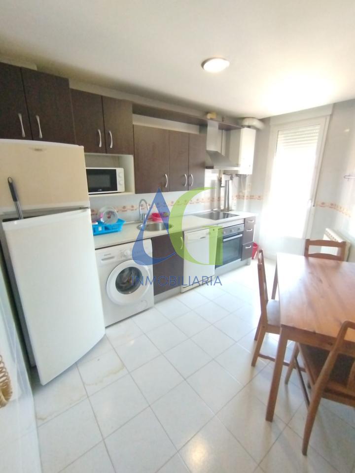 SE VENDE PISO DE 2 HABITACIONES EN TROBAJO DEL CAMINO