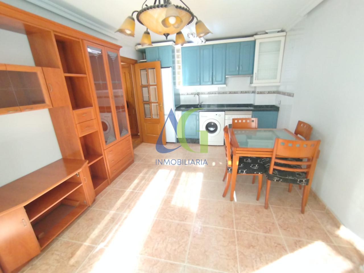 SE VENDE PISO DE 2 HABITACIONES EN TROBAJO DEL CAMINO