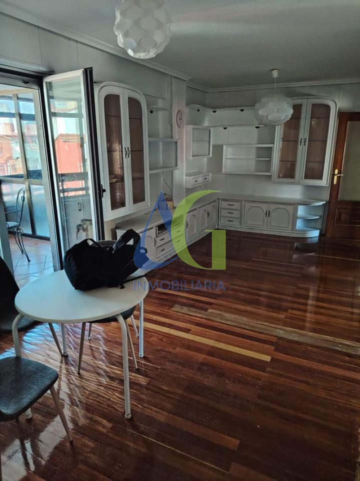 SE VENDE ATICO DE 3 HABITACIONES EN EL CENTRO DE LEON CON TERRAZA. ZONA INMACULADA