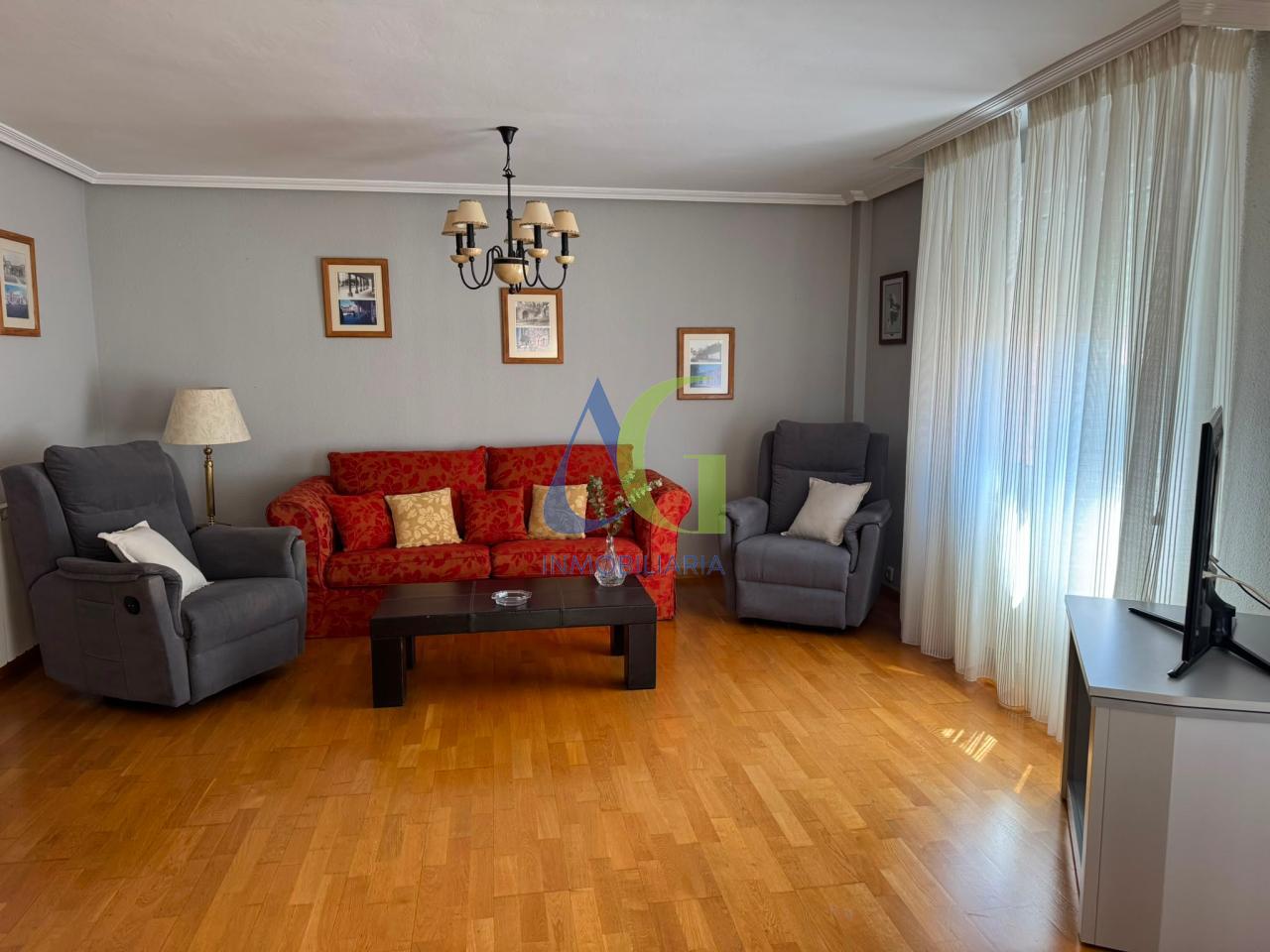 SE ALQUILA PISO PARA ESTUDIANTES DE 3 HABITACIONES EN LEON. ZONA PALOMERA