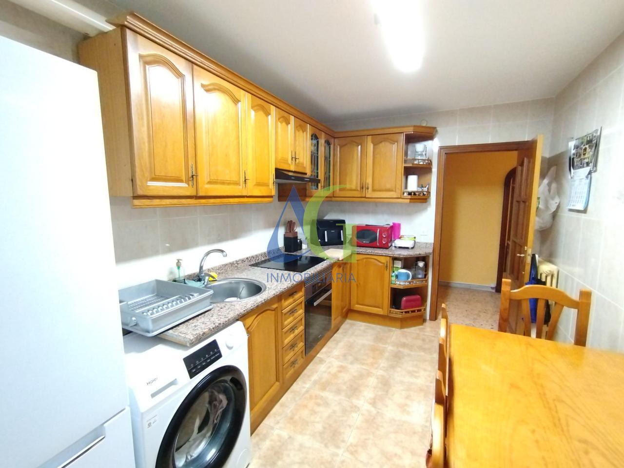 SE VENDE PISO DE 3 HABITACIONES EN SAN ANDRES DEL RABANEDO CON TERRAZA DE 30 METROS.