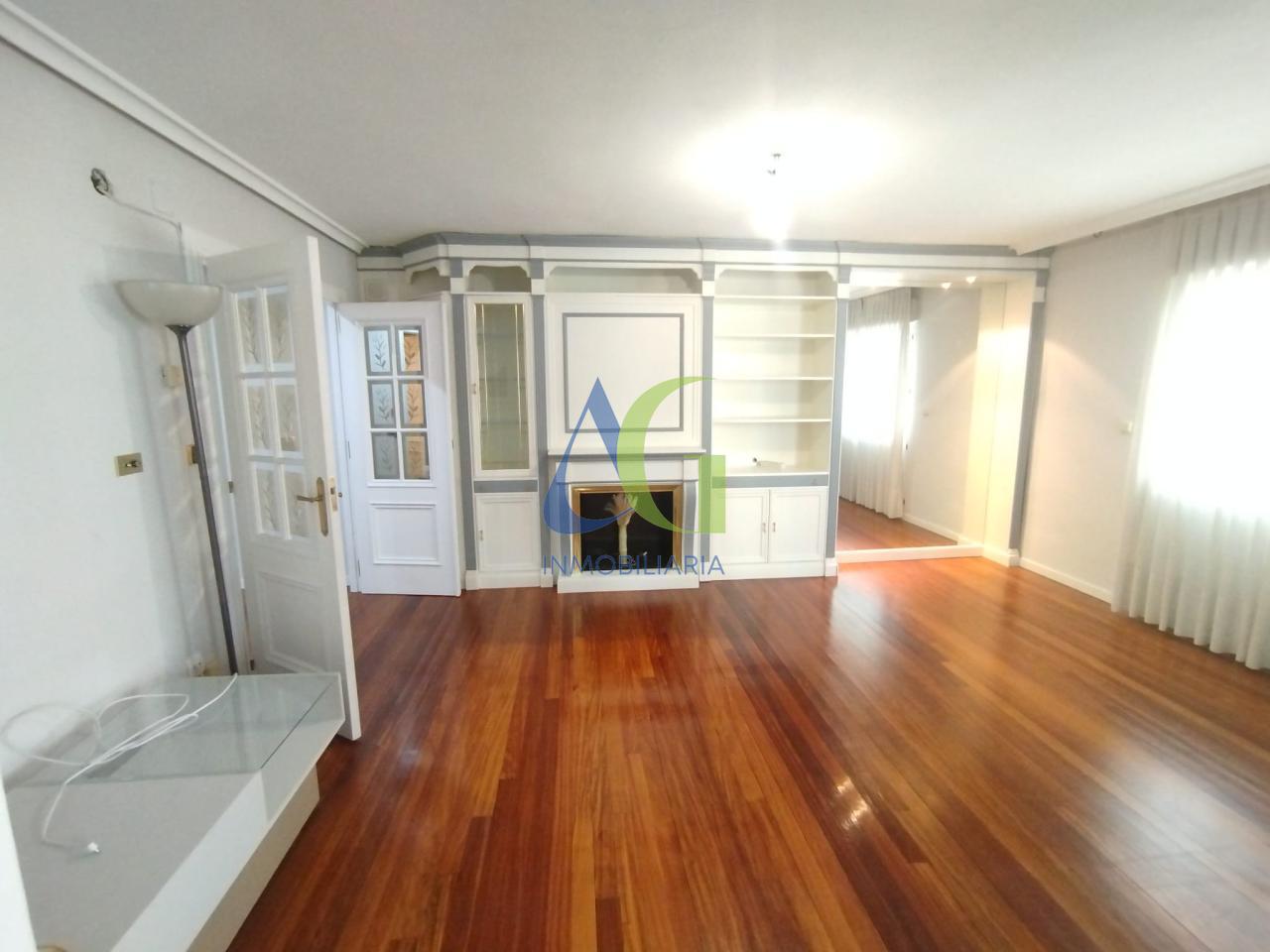 SE VENDE PISO DE 4  HABITACIONES EN LEON.