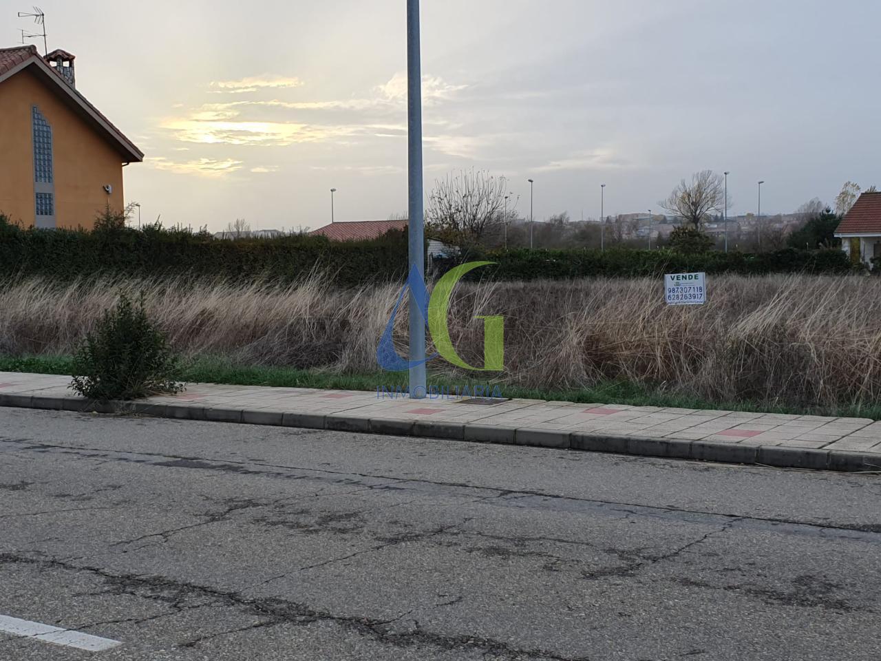 SE VENDEN FINCA URBANA de 1900m  EN EL CAMINON- VILLARRODRIGO